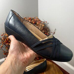 Life Stride Navy Flats